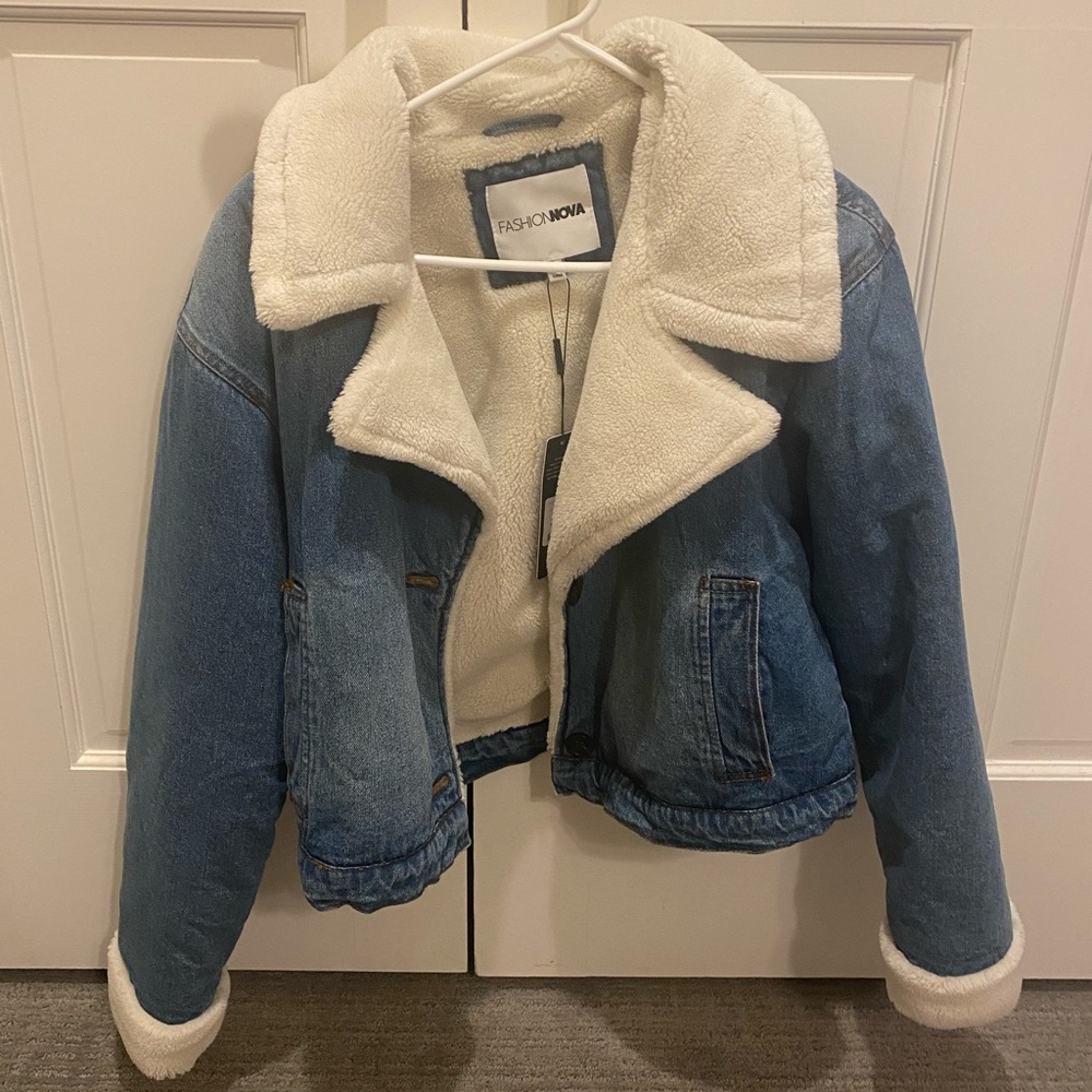 NWT Fashion Nova Denim jacket with Sherpa 💕✨